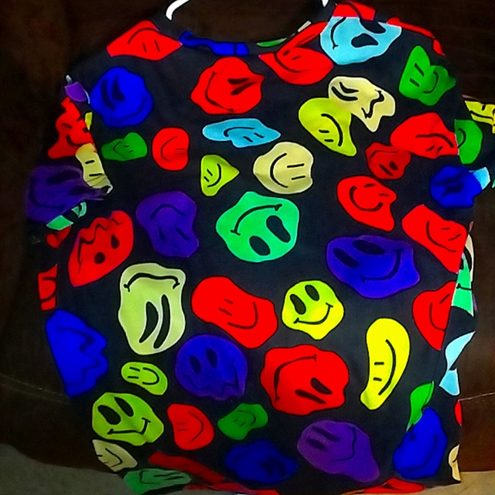 Retro vibrant trippy smiley face shirt